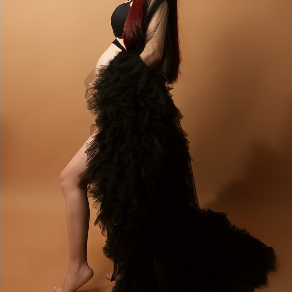 Maternity robe for photoshoot